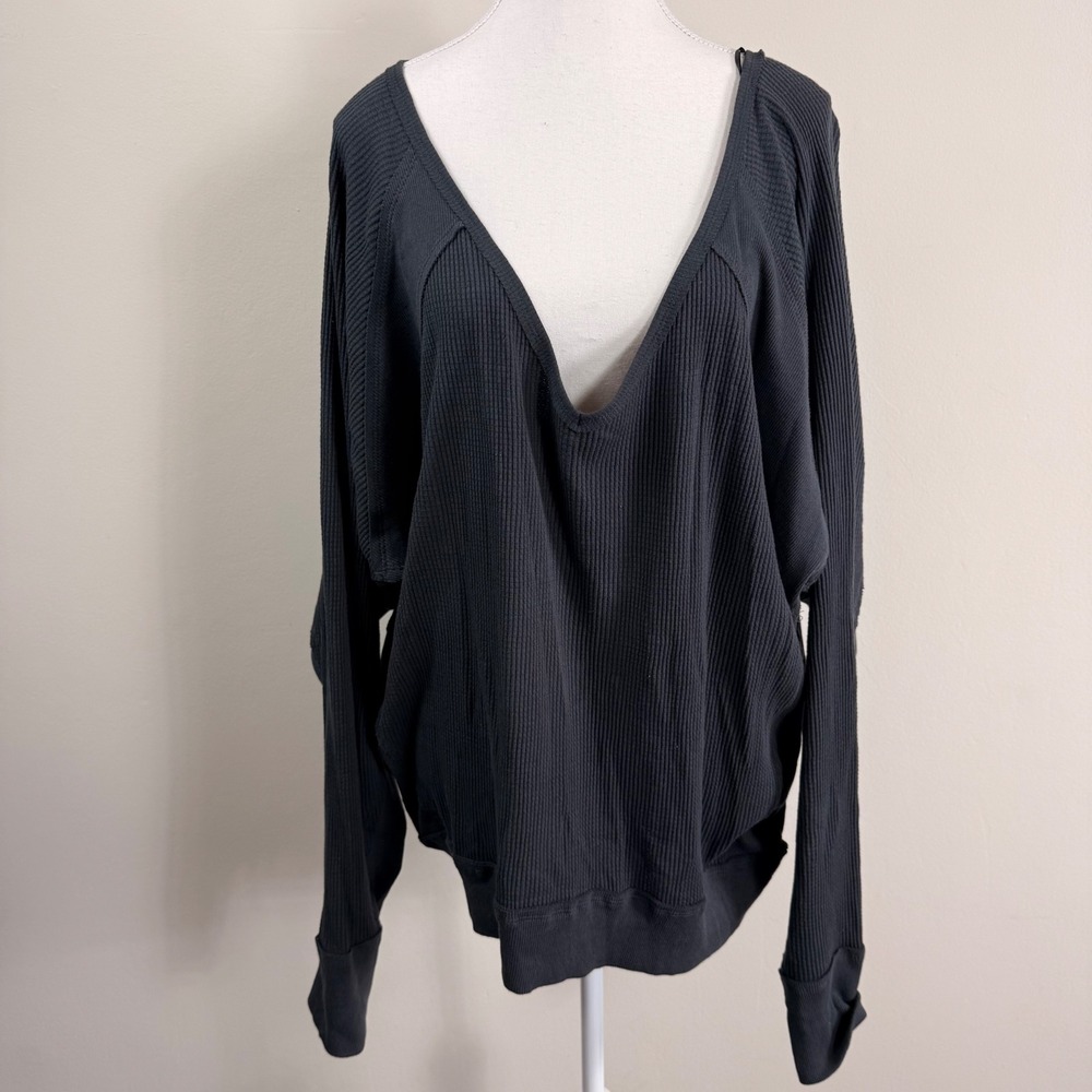 Free People OB1581265 Black Waffle Knit Oversized V-Neck Thermal Top Large
